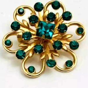 BEAUTIFUL VINTAGE CORO BROOCH EMERALD GREEN AND GOLDTONE! CHRISTMAS PARTY!!